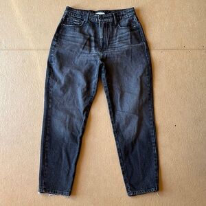 Good American light wash black jeans. Baggy fit. Fray hem. Size 6/28.